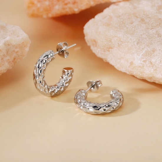Picture of Wholesale Exquisite Stylish Huggie Hoop Earrings, Silver Tone 304 Stainless Steel, Women's Eco-friendly Gift Jewelry Supply, 18mm Dia., 1 Pair