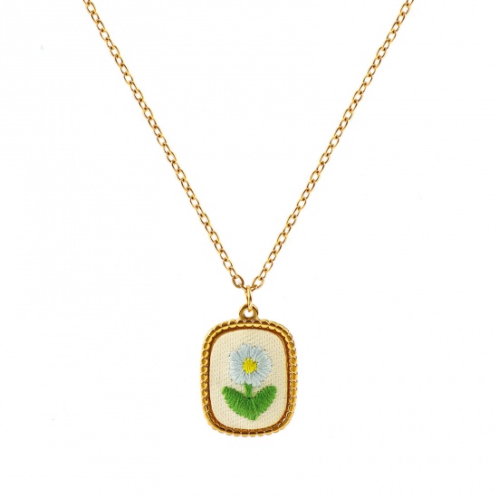 Immagine di Rettangolo Fiore Blu Chiaro Fatto Ricamato Collana con Ciondolo All'Ingrosso, 18K Vero Oro Placcato 304 Acciaio Inossidabile Catena a Cavo, Donne PVD Ecologica Anti-Ossidante Ipoallergenico Stile Pastorale Elegante Regalo Gioielli Per Rivenditore, 45cm + 5cm Lunghezza, 1 Pz
