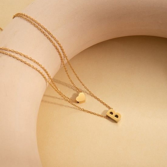 Imagen de Corazón Mayúscula Letra Mensaje " B " Collar Múltiples Capas Al Por Mayor, Chapado en Oro de 18K 304 Acero Inoxidable Cadena de Cable Cruz, Mujeres Enchapado al Vacío día de San Valentín Estilo Ins Regalo Joyería Para Minorista, 45cm + 5cm longitud, 1 Unidad