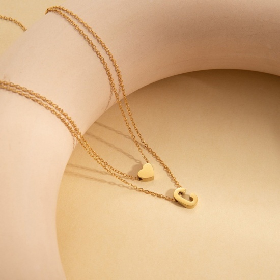 Imagen de Corazón Mayúscula Letra Mensaje " C " Collar Múltiples Capas Al Por Mayor, Chapado en Oro de 18K 304 Acero Inoxidable Cadena de Cable Cruz, Mujeres Enchapado al Vacío día de San Valentín Estilo Ins Regalo Joyería Para Minorista, 45cm + 5cm longitud, 1 Unidad