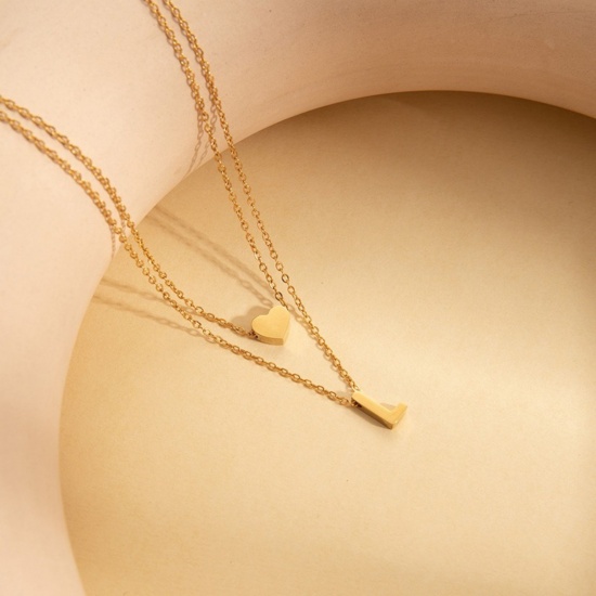 Imagen de Corazón Mayúscula Letra Mensaje " L " Collar Múltiples Capas Al Por Mayor, Chapado en Oro de 18K 304 Acero Inoxidable Cadena de Cable Cruz, Mujeres Enchapado al Vacío día de San Valentín Estilo Ins Regalo Joyería Para Minorista, 45cm + 5cm longitud, 1 Unidad