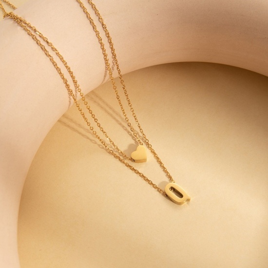 Imagen de Corazón Mayúscula Letra Mensaje " Q " Collar Múltiples Capas Al Por Mayor, Chapado en Oro de 18K 304 Acero Inoxidable Cadena de Cable Cruz, Mujeres Enchapado al Vacío día de San Valentín Estilo Ins Regalo Joyería Para Minorista, 45cm + 5cm longitud, 1 Unidad