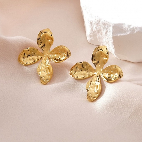 Picture of Wholesale Classic Simple & Casual Ear Post Stud Earrings, Flower 18K Gold Plated 304 Stainless Steel, Women's Gift Jewelry Supply, 1 Pair