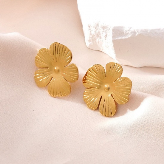 Picture of Wholesale Classic Simple & Casual Ear Post Stud Earrings, Flower 18K Gold Plated 304 Stainless Steel, Women's Gift Jewelry Supply, 1 Pair