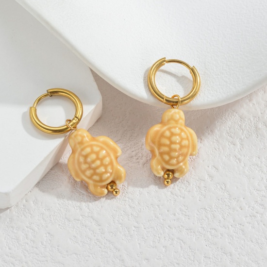 Immagine di Gioielli Oceanici Pastorale Naturale Orecchino All'Ingrosso, Tondo Tartaruga Placcato Oro 18K 304 Acciaio Inossidabile & Ceramica, Donne PVD Regalo Fornitura di Gioielli, 1 Paio