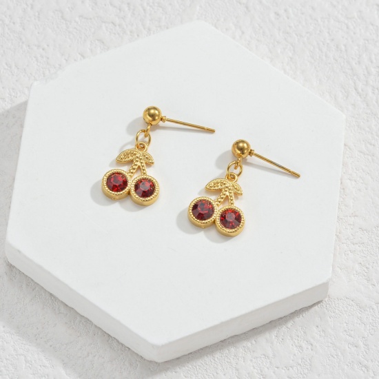 Immagine di Elegante Pastorale Naturale Orecchino All'Ingrosso, Tondo Ciliegia Rosso Strass Placcato Oro 18K 304 Acciaio Inossidabile, Donne PVD Regalo Fornitura di Gioielli, 1 Paio