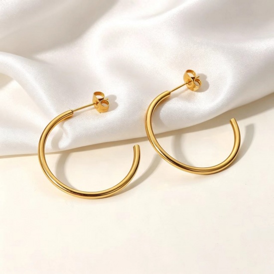 Imagen de Elegante Minimalista Pendientes de Aro Al Por Mayor, Forma de C Chapado en Oro de 18K 304 Acero Inoxidable, Unisex Regalo Suministro de Joyería, 30mm Dia., 1 Par