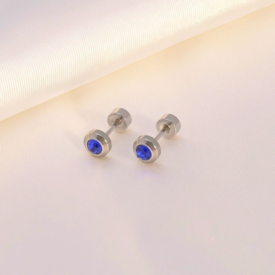 Imagen de Clásico Elegante Pendientes con Cierre de Rosca Al Por Mayor, Ronda Azul Rhinestone Tono de Plata 304 Acero Inoxidable, Unisex Regalo Suministro de Joyería, 5mm Dia., Tamaño del Poste/Cable: 0.8mm(20 gauge), 2 Unidades
