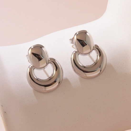 Picture of Wholesale Stylish Dainty Ear Post Stud Earrings, Oval Silver Tone 304 Stainless Steel, Women's Gift Jewelry Supply, 1 Pair