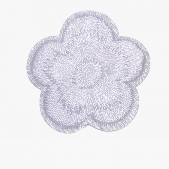 不織布 刺繍 アイロンのパッチ（接着剤付き） DIY スクラップブッキング クラフト 白 梅 3cm x 3cm、 10 個 の画像